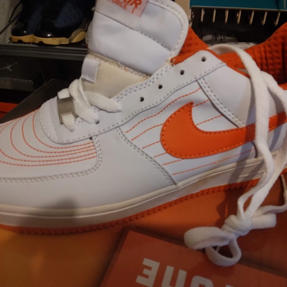 Shoes - Picture 4 of 8